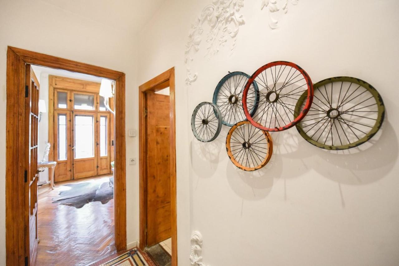 Love.Travel.Explore ♥️Apt W/ Balcony In Old Town Apartment Bucharest Exterior photo