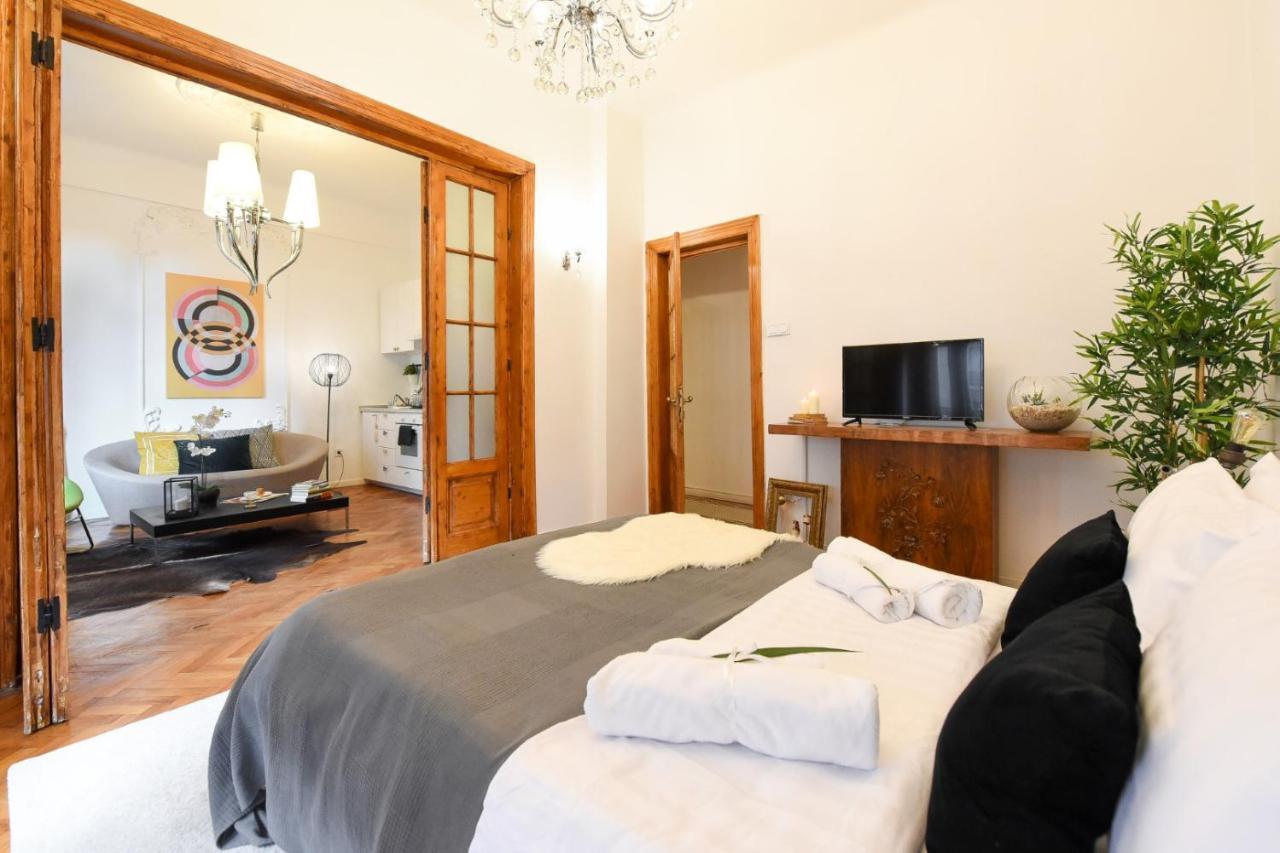 Love.Travel.Explore ♥️Apt W/ Balcony In Old Town Apartment Bucharest Exterior photo