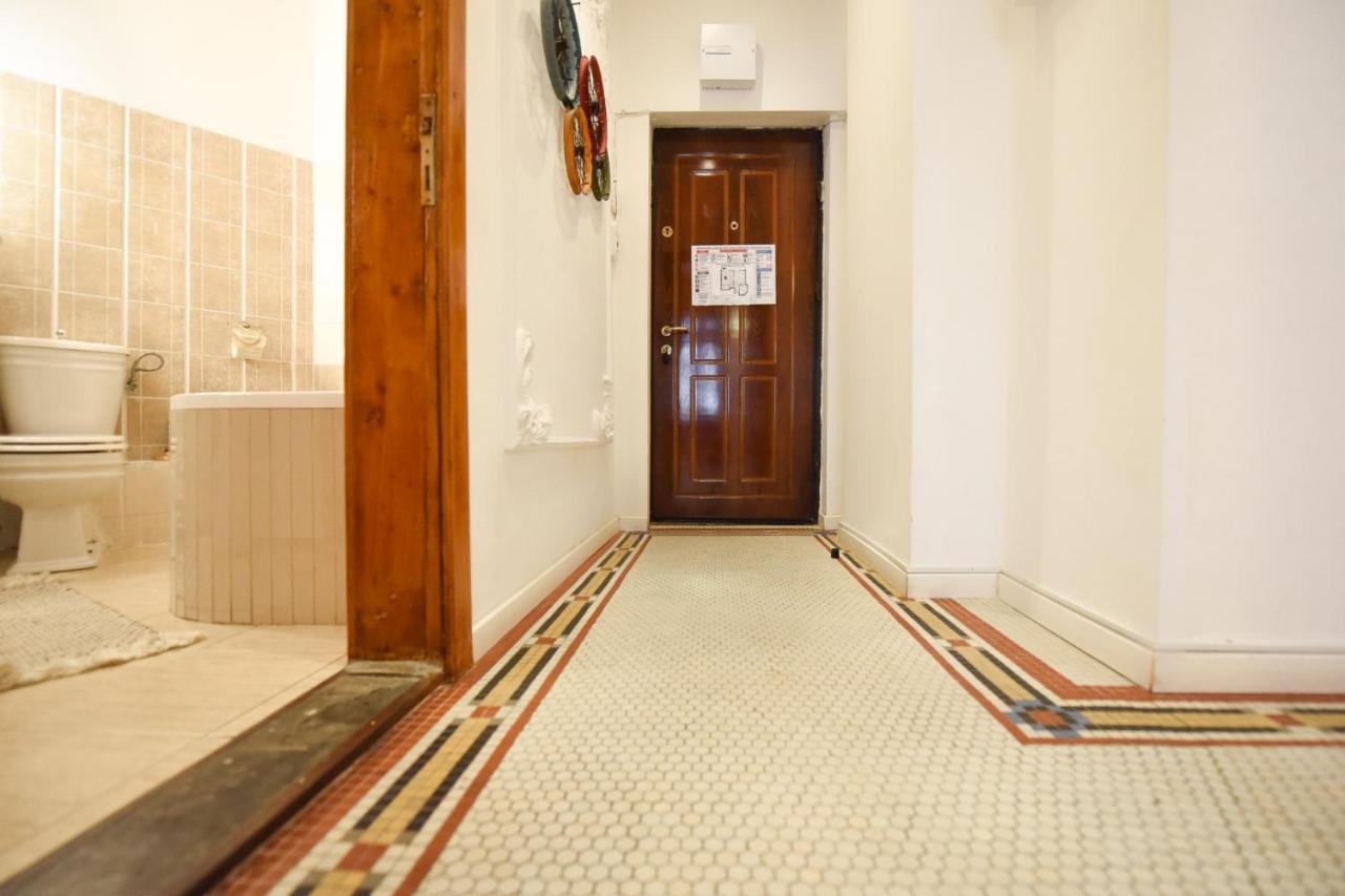 Love.Travel.Explore ♥️Apt W/ Balcony In Old Town Apartment Bucharest Exterior photo