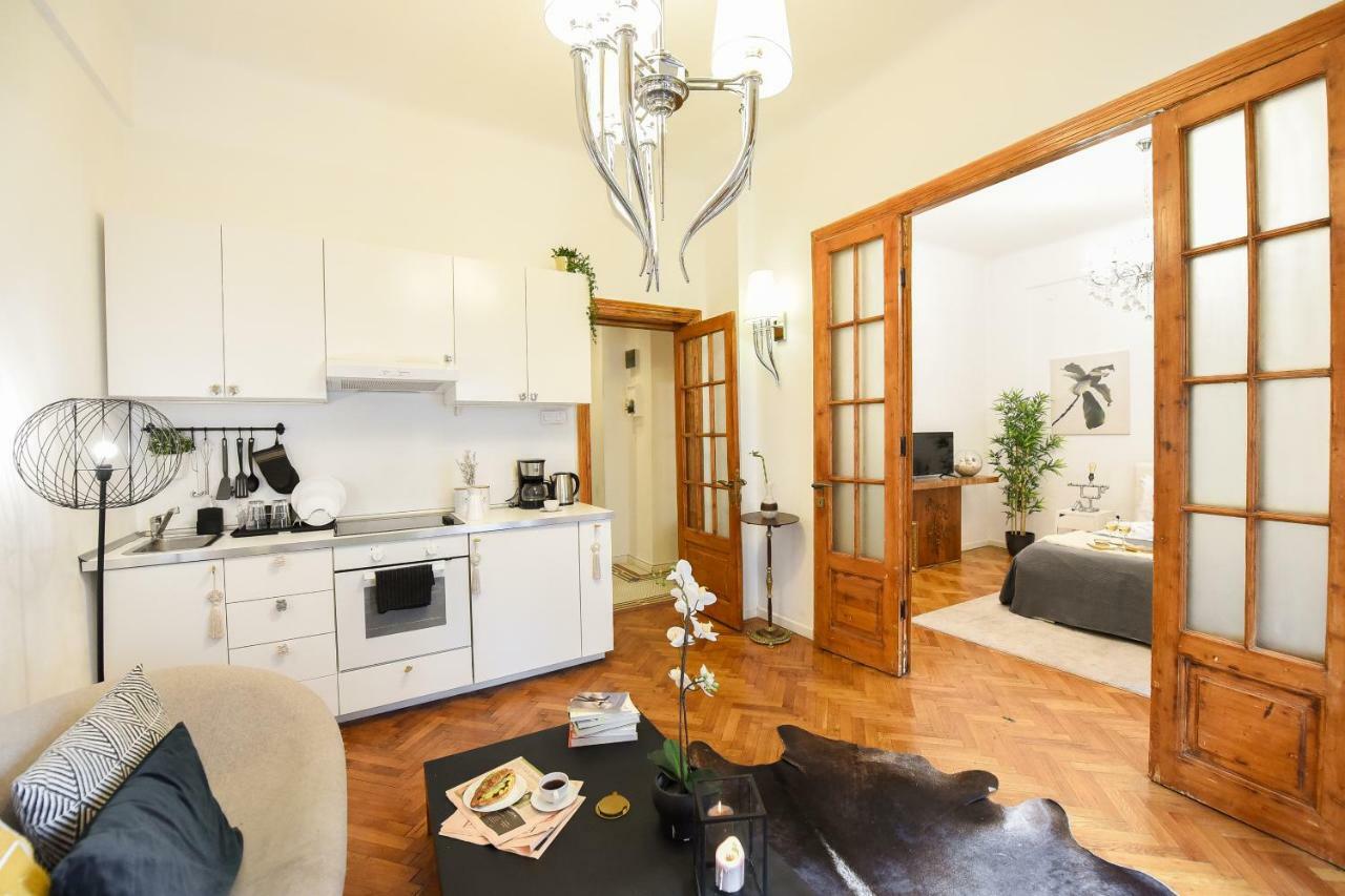 Love.Travel.Explore ♥️Apt W/ Balcony In Old Town Apartment Bucharest Exterior photo