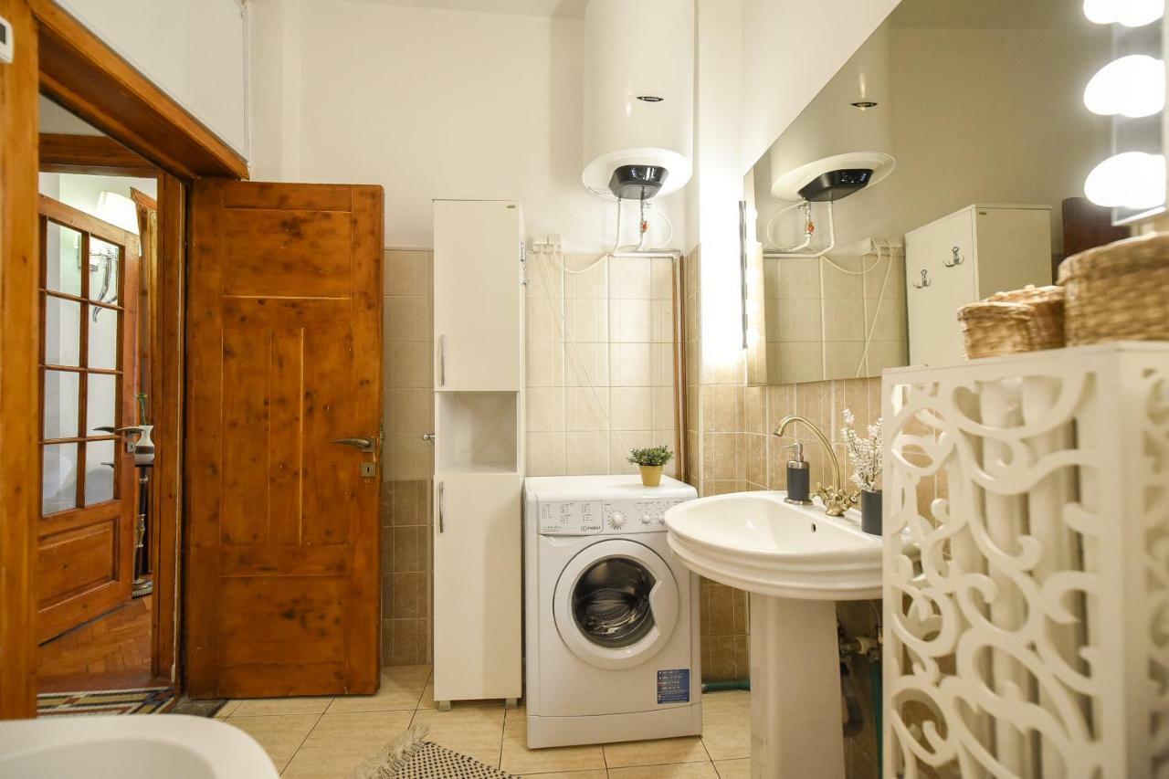 Love.Travel.Explore ♥️Apt W/ Balcony In Old Town Apartment Bucharest Exterior photo
